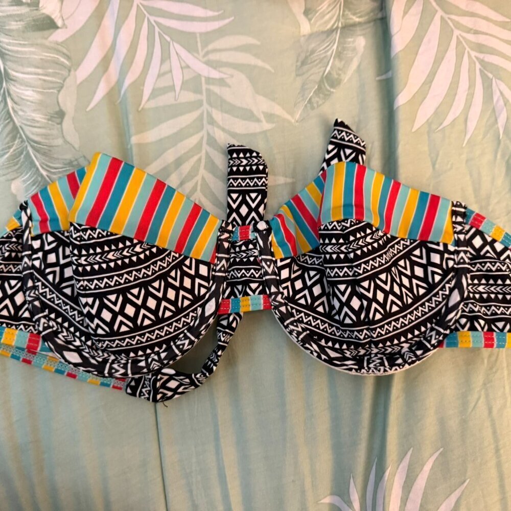 Urbanology fun print bikini top